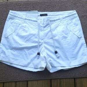Dalia Collection modern fit white shorts size 10